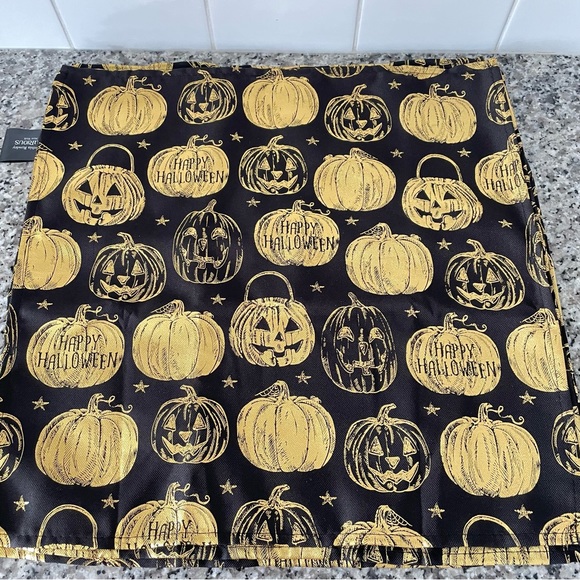 Cynthia Rowley Curious New York Halloween Gold Pumpkin Napkins Set of 6 - Picture 4 of 5